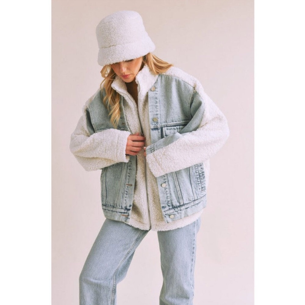New Aemi & Co Jean Denim Jacket with faux fur large